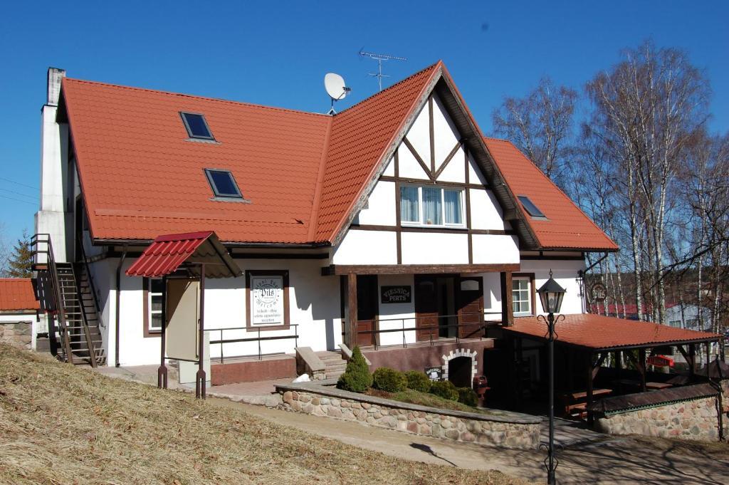 Pils Hotel Kandava Exterior photo