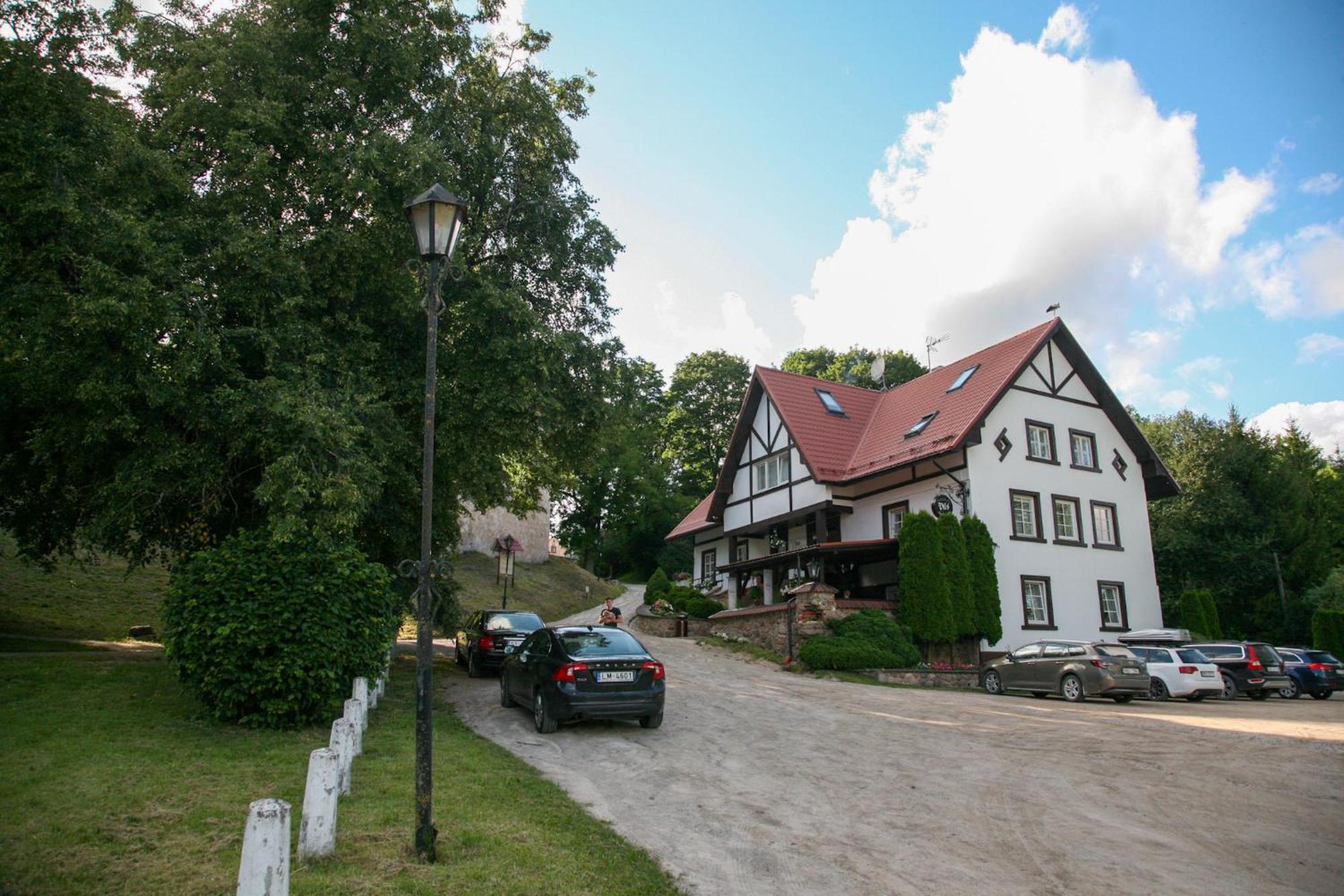 Pils Hotel Kandava Exterior photo